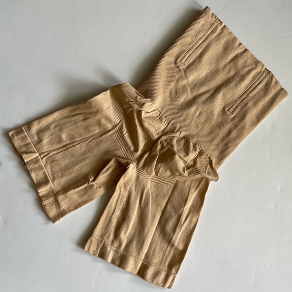 Seamless High-Waist Shaper Panties - Instant Slimming Effect, Hourglass - Picture 3 of 4